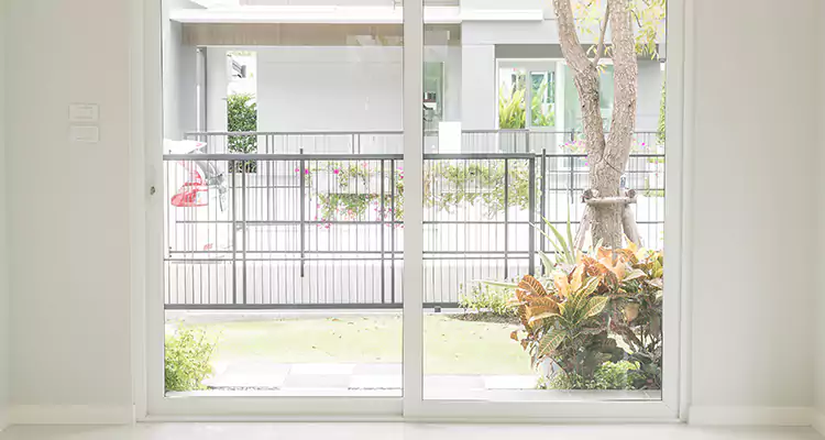 Balcony Screen Door Repair in Casselberry, FL