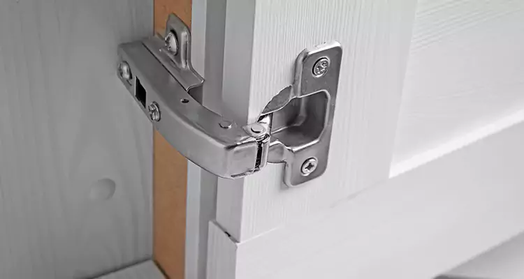 Shower Door Hinge Replacement in Casselberry, FL