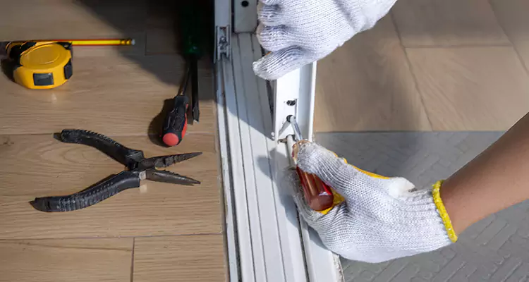 Screen Door Wheel Replacement in Casselberry, FL