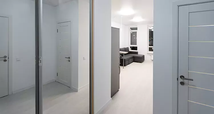 Modern Mirrored Closet Doors Repair in Casselberry, FL