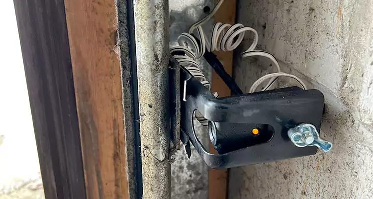 Fix Broken Garage Door Sensor in Casselberry, FL