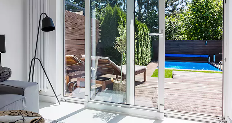 Fixing A Sliding Screen Door Roller in Casselberry, FL